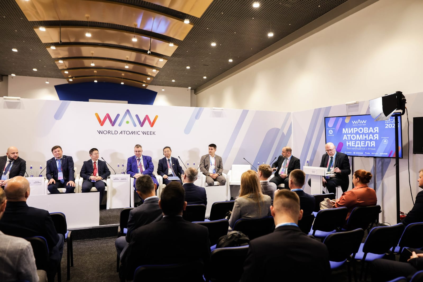 Alexey Vedev moderated the discussion on the future of industrial robotization at the World Atomic Week